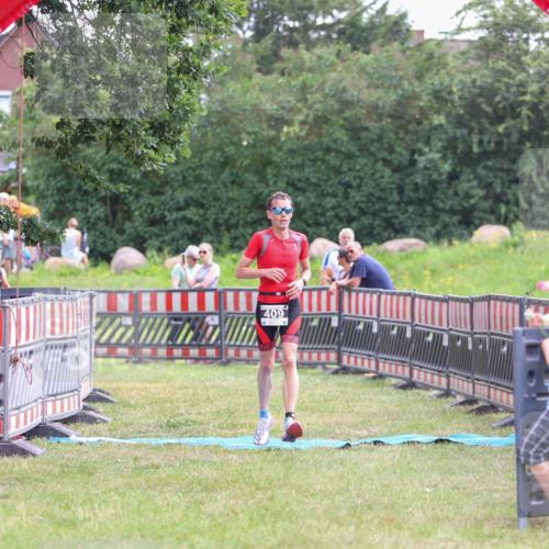 21.06.2026 - 29. Vierlanden-Triathlon Andreas Tolksdorf http://msf.ph/oto/9914076 21.06.2026 11:18:57 Ziel 409, 468 meine-sportfotos.de