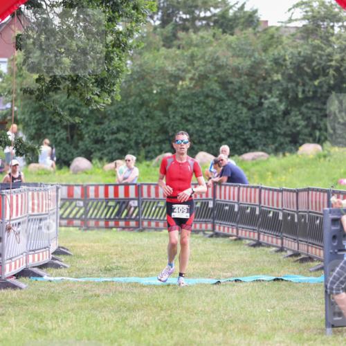 21.06.2026 - 29. Vierlanden-Triathlon Andreas Tolksdorf http://msf.ph/oto/9914081 21.06.2026 11:18:57 Ziel 409, 468 meine-sportfotos.de