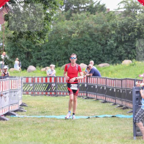 21.06.2026 - 29. Vierlanden-Triathlon Andreas Tolksdorf http://msf.ph/oto/9914082 21.06.2026 11:18:57 Ziel 409, 468 meine-sportfotos.de