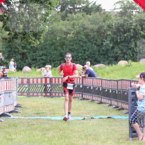 21.06.2026 - 29. Vierlanden-Triathlon Andreas Tolksdorf http://msf.ph/oto/9914084 21.06.2026 11:18:57 Ziel 409, 468 meine-sportfotos.de