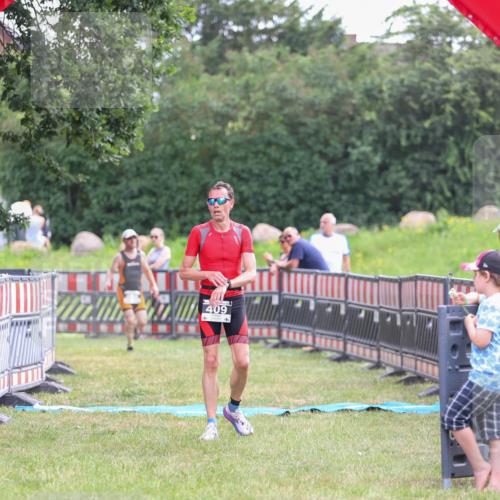 21.06.2026 - 29. Vierlanden-Triathlon Andreas Tolksdorf http://msf.ph/oto/9914091 21.06.2026 11:18:58 Ziel 409, 468 meine-sportfotos.de