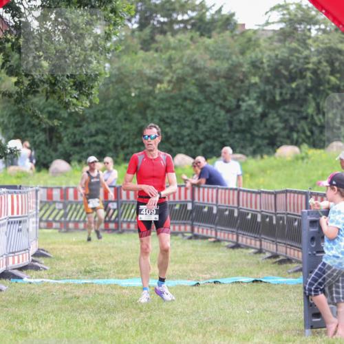 21.06.2026 - 29. Vierlanden-Triathlon Andreas Tolksdorf http://msf.ph/oto/9914092 21.06.2026 11:18:58 Ziel 409, 468 meine-sportfotos.de