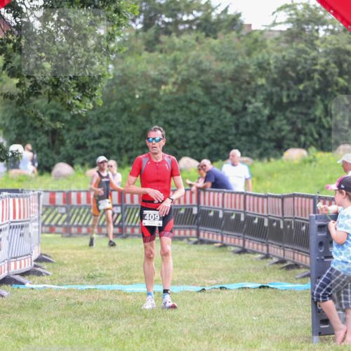 21.06.2026 - 29. Vierlanden-Triathlon Andreas Tolksdorf http://msf.ph/oto/9914094 21.06.2026 11:18:58 Ziel 409, 468 meine-sportfotos.de