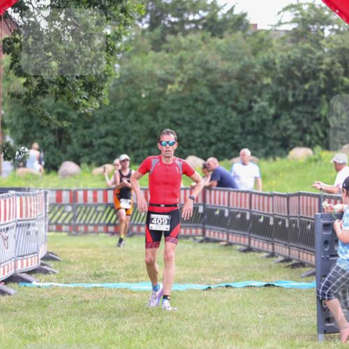 21.06.2026 - 29. Vierlanden-Triathlon Andreas Tolksdorf http://msf.ph/oto/9914100 21.06.2026 11:18:59 Ziel 409, 468 meine-sportfotos.de