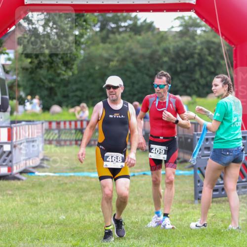 21.06.2026 - 29. Vierlanden-Triathlon Andreas Tolksdorf http://msf.ph/oto/9914109 21.06.2026 11:19:07 Ziel 327, 468 meine-sportfotos.de