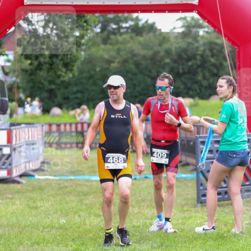 21.06.2026 - 29. Vierlanden-Triathlon Andreas Tolksdorf http://msf.ph/oto/9914110 21.06.2026 11:19:07 Ziel 327, 468 meine-sportfotos.de