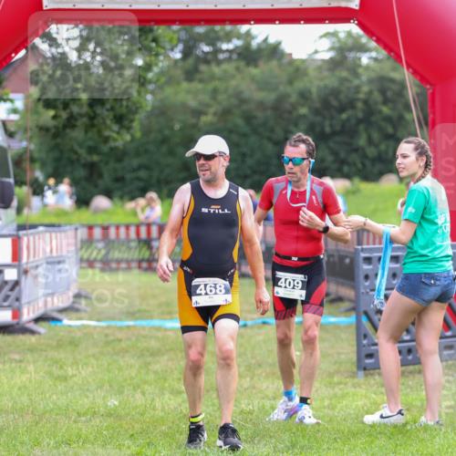 21.06.2026 - 29. Vierlanden-Triathlon Andreas Tolksdorf http://msf.ph/oto/9914111 21.06.2026 11:19:07 Ziel 327, 468 meine-sportfotos.de