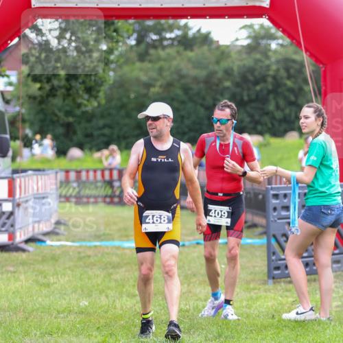 21.06.2026 - 29. Vierlanden-Triathlon Andreas Tolksdorf http://msf.ph/oto/9914112 21.06.2026 11:19:07 Ziel 327, 468 meine-sportfotos.de