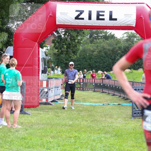21.06.2026 - 29. Vierlanden-Triathlon Andreas Tolksdorf http://msf.ph/oto/9914115 21.06.2026 11:19:21 Ziel 327 meine-sportfotos.de