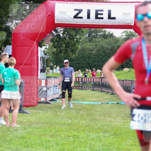 21.06.2026 - 29. Vierlanden-Triathlon Andreas Tolksdorf http://msf.ph/oto/9914119 21.06.2026 11:19:21 Ziel 327 meine-sportfotos.de