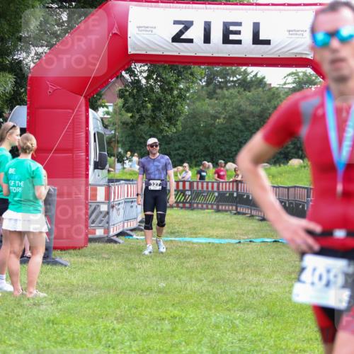 21.06.2026 - 29. Vierlanden-Triathlon Andreas Tolksdorf http://msf.ph/oto/9914120 21.06.2026 11:19:21 Ziel 327 meine-sportfotos.de