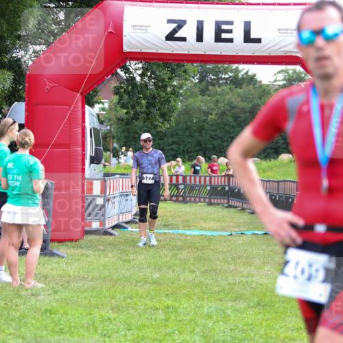 21.06.2026 - 29. Vierlanden-Triathlon Andreas Tolksdorf http://msf.ph/oto/9914121 21.06.2026 11:19:21 Ziel 327 meine-sportfotos.de