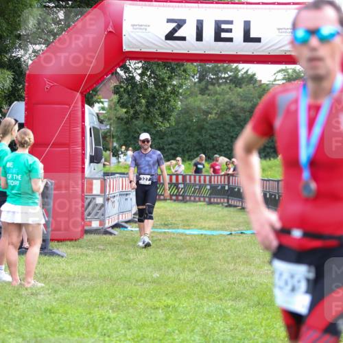 21.06.2026 - 29. Vierlanden-Triathlon Andreas Tolksdorf http://msf.ph/oto/9914123 21.06.2026 11:19:21 Ziel 327 meine-sportfotos.de