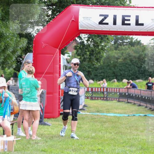 21.06.2026 - 29. Vierlanden-Triathlon Andreas Tolksdorf http://msf.ph/oto/9914124 21.06.2026 11:19:28 Ziel  meine-sportfotos.de