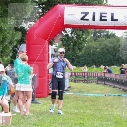 21.06.2026 - 29. Vierlanden-Triathlon Andreas Tolksdorf http://msf.ph/oto/9914125 21.06.2026 11:19:28 Ziel  meine-sportfotos.de