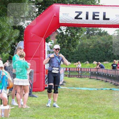 21.06.2026 - 29. Vierlanden-Triathlon Andreas Tolksdorf http://msf.ph/oto/9914126 21.06.2026 11:19:28 Ziel  meine-sportfotos.de