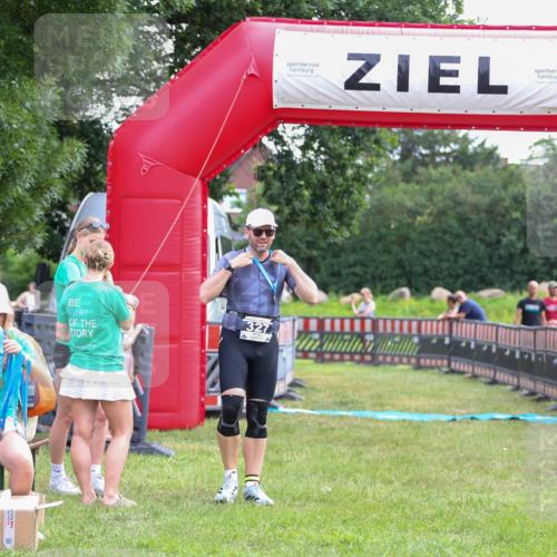 21.06.2026 - 29. Vierlanden-Triathlon Andreas Tolksdorf http://msf.ph/oto/9914127 21.06.2026 11:19:28 Ziel  meine-sportfotos.de