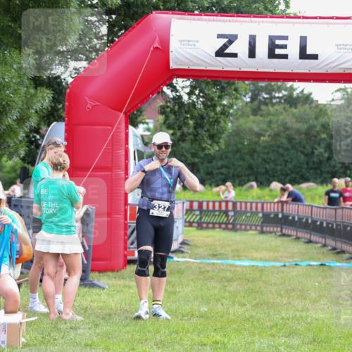 21.06.2026 - 29. Vierlanden-Triathlon Andreas Tolksdorf http://msf.ph/oto/9914128 21.06.2026 11:19:28 Ziel  meine-sportfotos.de