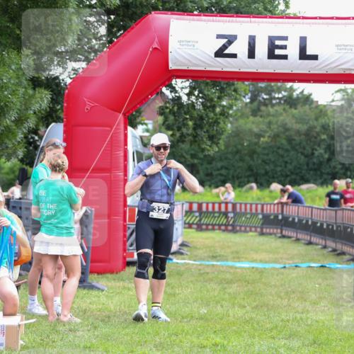 21.06.2026 - 29. Vierlanden-Triathlon Andreas Tolksdorf http://msf.ph/oto/9914129 21.06.2026 11:19:28 Ziel  meine-sportfotos.de