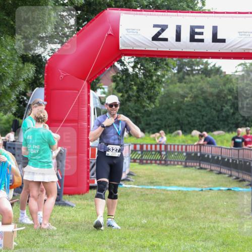 21.06.2026 - 29. Vierlanden-Triathlon Andreas Tolksdorf http://msf.ph/oto/9914130 21.06.2026 11:19:29 Ziel  meine-sportfotos.de