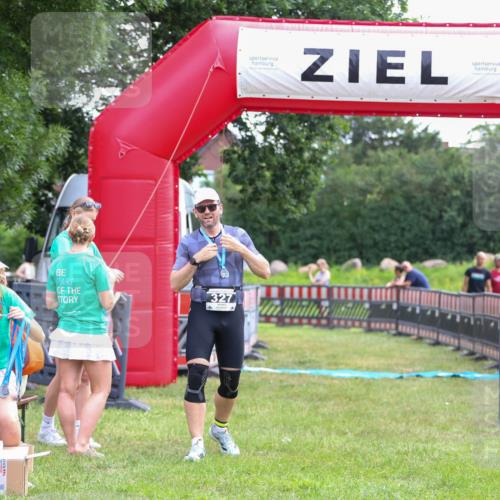 21.06.2026 - 29. Vierlanden-Triathlon Andreas Tolksdorf http://msf.ph/oto/9914136 21.06.2026 11:19:29 Ziel  meine-sportfotos.de