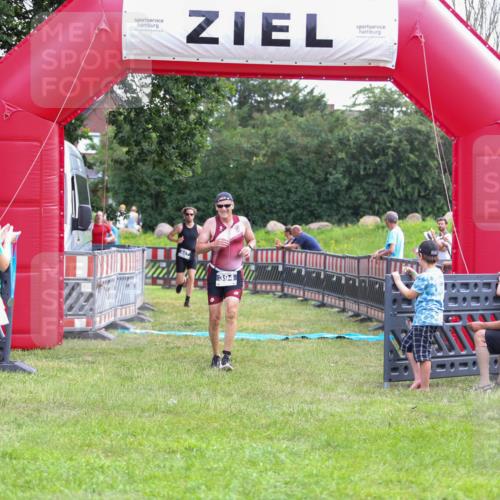 21.06.2026 - 29. Vierlanden-Triathlon Andreas Tolksdorf http://msf.ph/oto/9914137 21.06.2026 11:20:02 Ziel 394, 419, 422, 447, 452 meine-sportfotos.de