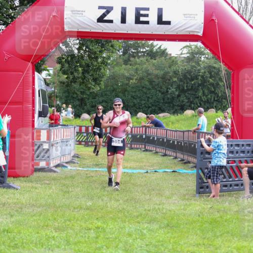 21.06.2026 - 29. Vierlanden-Triathlon Andreas Tolksdorf http://msf.ph/oto/9914139 21.06.2026 11:20:02 Ziel 394, 419, 422, 447, 452 meine-sportfotos.de