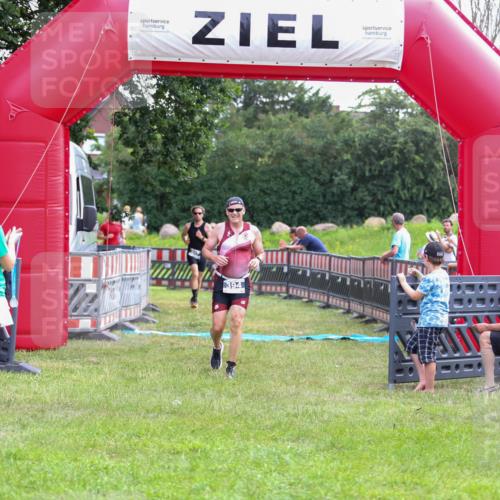 21.06.2026 - 29. Vierlanden-Triathlon Andreas Tolksdorf http://msf.ph/oto/9914140 21.06.2026 11:20:02 Ziel 394, 419, 422, 447, 452 meine-sportfotos.de
