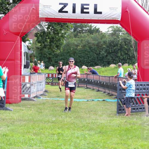 21.06.2026 - 29. Vierlanden-Triathlon Andreas Tolksdorf http://msf.ph/oto/9914142 21.06.2026 11:20:02 Ziel 394, 419, 422, 447, 452 meine-sportfotos.de