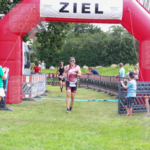 21.06.2026 - 29. Vierlanden-Triathlon Andreas Tolksdorf http://msf.ph/oto/9914143 21.06.2026 11:20:02 Ziel 394, 419, 422, 447, 452 meine-sportfotos.de