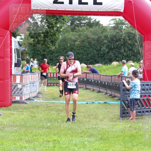 21.06.2026 - 29. Vierlanden-Triathlon Andreas Tolksdorf http://msf.ph/oto/9914144 21.06.2026 11:20:03 Ziel 394, 419, 422, 447, 452 meine-sportfotos.de