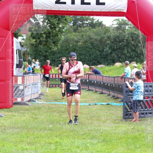 21.06.2026 - 29. Vierlanden-Triathlon Andreas Tolksdorf http://msf.ph/oto/9914145 21.06.2026 11:20:03 Ziel 394, 419, 422, 447, 452 meine-sportfotos.de