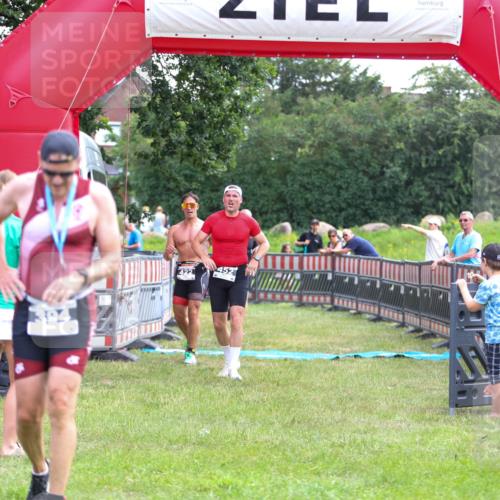 21.06.2026 - 29. Vierlanden-Triathlon Andreas Tolksdorf http://msf.ph/oto/9914147 21.06.2026 11:20:11 Ziel 309, 419, 422, 428, 452 meine-sportfotos.de