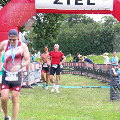 21.06.2026 - 29. Vierlanden-Triathlon Andreas Tolksdorf http://msf.ph/oto/9914149 21.06.2026 11:20:11 Ziel 309, 419, 422, 428, 452 meine-sportfotos.de