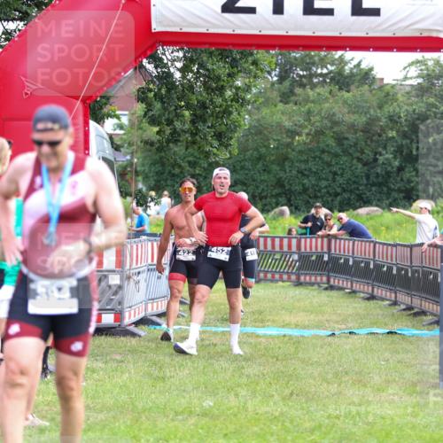 21.06.2026 - 29. Vierlanden-Triathlon Andreas Tolksdorf http://msf.ph/oto/9914152 21.06.2026 11:20:11 Ziel 309, 419, 422, 428, 452 meine-sportfotos.de