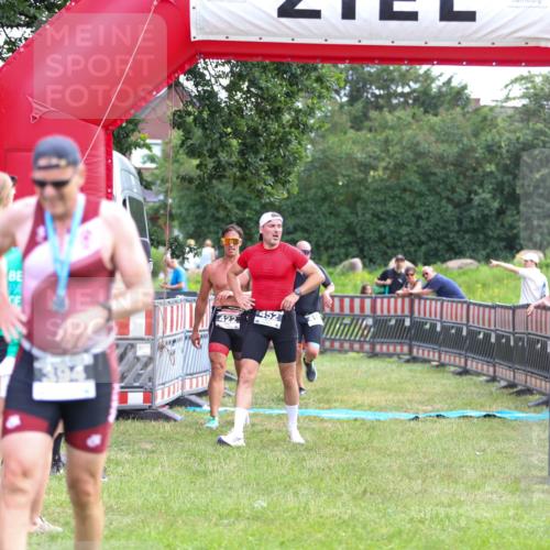21.06.2026 - 29. Vierlanden-Triathlon Andreas Tolksdorf http://msf.ph/oto/9914153 21.06.2026 11:20:11 Ziel 309, 419, 422, 428, 452 meine-sportfotos.de