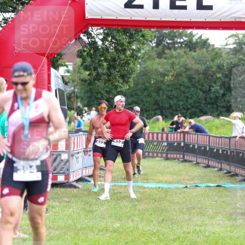 21.06.2026 - 29. Vierlanden-Triathlon Andreas Tolksdorf http://msf.ph/oto/9914154 21.06.2026 11:20:11 Ziel 309, 419, 422, 428, 452 meine-sportfotos.de