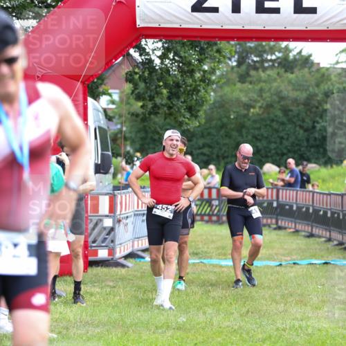 21.06.2026 - 29. Vierlanden-Triathlon Andreas Tolksdorf http://msf.ph/oto/9914155 21.06.2026 11:20:14 Ziel 309, 419, 422, 428 meine-sportfotos.de
