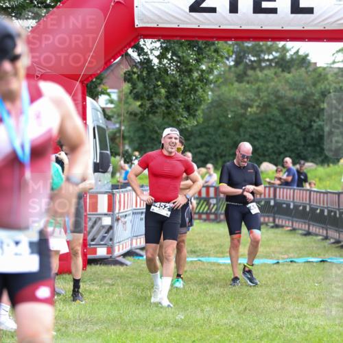 21.06.2026 - 29. Vierlanden-Triathlon Andreas Tolksdorf http://msf.ph/oto/9914156 21.06.2026 11:20:14 Ziel 309, 419, 422, 428 meine-sportfotos.de