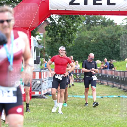 21.06.2026 - 29. Vierlanden-Triathlon Andreas Tolksdorf http://msf.ph/oto/9914159 21.06.2026 11:20:15 Ziel 309, 419, 422, 428 meine-sportfotos.de