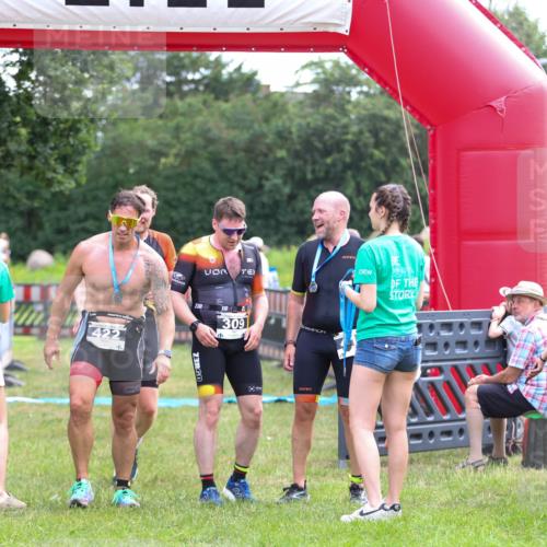 21.06.2026 - 29. Vierlanden-Triathlon Andreas Tolksdorf http://msf.ph/oto/9914168 21.06.2026 11:20:21 Ziel 309, 428 meine-sportfotos.de