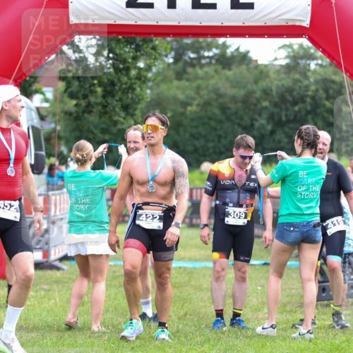 21.06.2026 - 29. Vierlanden-Triathlon Andreas Tolksdorf http://msf.ph/oto/9914178 21.06.2026 11:20:22 Ziel 309, 428 meine-sportfotos.de