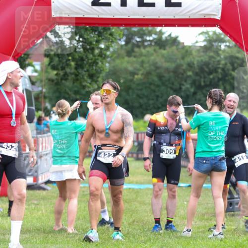 21.06.2026 - 29. Vierlanden-Triathlon Andreas Tolksdorf http://msf.ph/oto/9914180 21.06.2026 11:20:22 Ziel 309, 428 meine-sportfotos.de