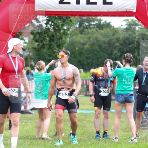 21.06.2026 - 29. Vierlanden-Triathlon Andreas Tolksdorf http://msf.ph/oto/9914184 21.06.2026 11:20:23 Ziel 428 meine-sportfotos.de
