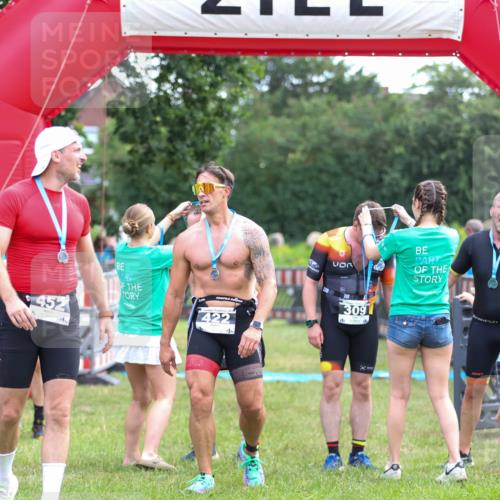 21.06.2026 - 29. Vierlanden-Triathlon Andreas Tolksdorf http://msf.ph/oto/9914185 21.06.2026 11:20:23 Ziel 428 meine-sportfotos.de