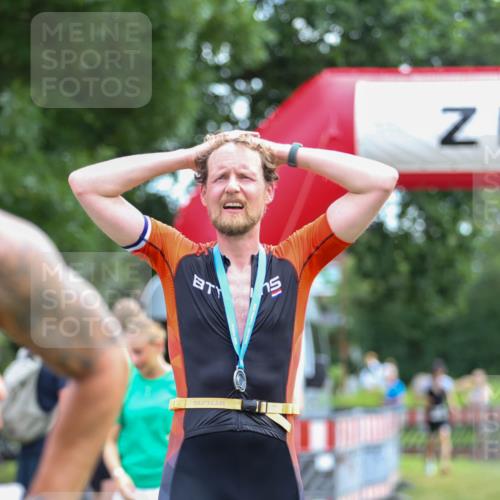 21.06.2026 - 29. Vierlanden-Triathlon Andreas Tolksdorf http://msf.ph/oto/9914191 21.06.2026 11:20:33 Ziel 470 meine-sportfotos.de