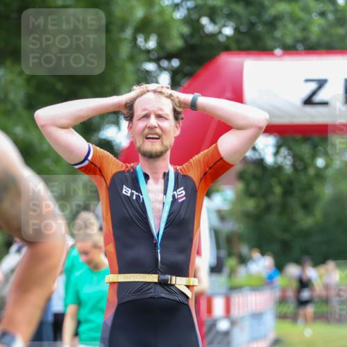 21.06.2026 - 29. Vierlanden-Triathlon Andreas Tolksdorf http://msf.ph/oto/9914193 21.06.2026 11:20:33 Ziel 470 meine-sportfotos.de
