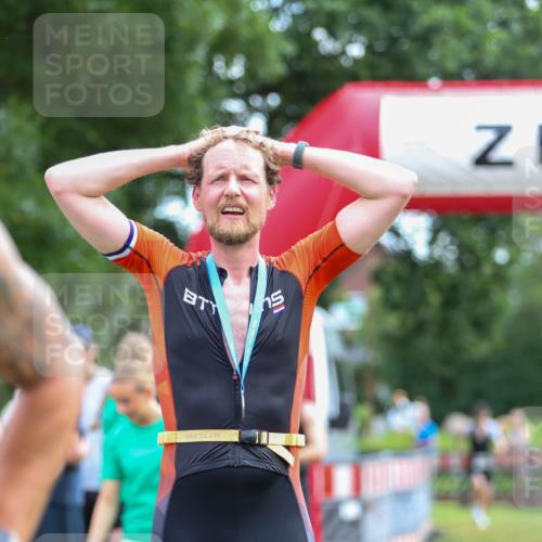 21.06.2026 - 29. Vierlanden-Triathlon Andreas Tolksdorf http://msf.ph/oto/9914194 21.06.2026 11:20:33 Ziel 470 meine-sportfotos.de