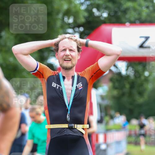 21.06.2026 - 29. Vierlanden-Triathlon Andreas Tolksdorf http://msf.ph/oto/9914196 21.06.2026 11:20:33 Ziel 470 meine-sportfotos.de