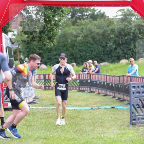 21.06.2026 - 29. Vierlanden-Triathlon Andreas Tolksdorf http://msf.ph/oto/9914198 21.06.2026 11:20:38 Ziel 470 meine-sportfotos.de